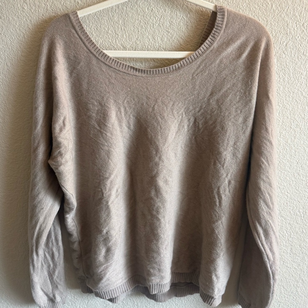 Vince 100% Cashmere Crewneck Scoopneck Sweater Lightweight Luxury Minimalist